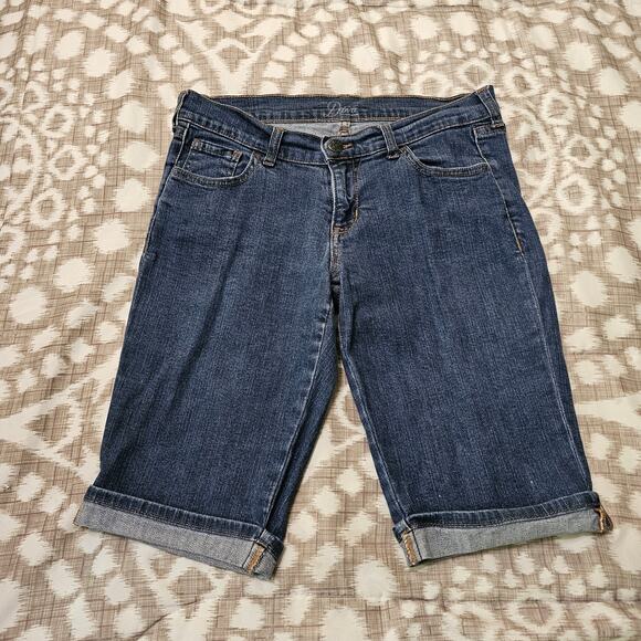 Old Navy Diva Jean Shorts Size 6 - Picture 2 of 5